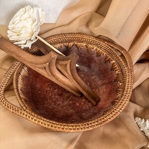 Hand carved vintage offering bowl‎